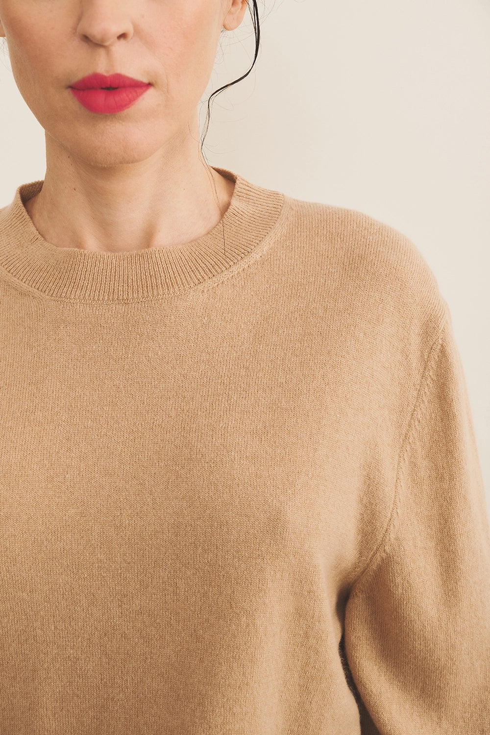 Camel light women cashmere sweater - focus fabric | Harald | Linnea Lund