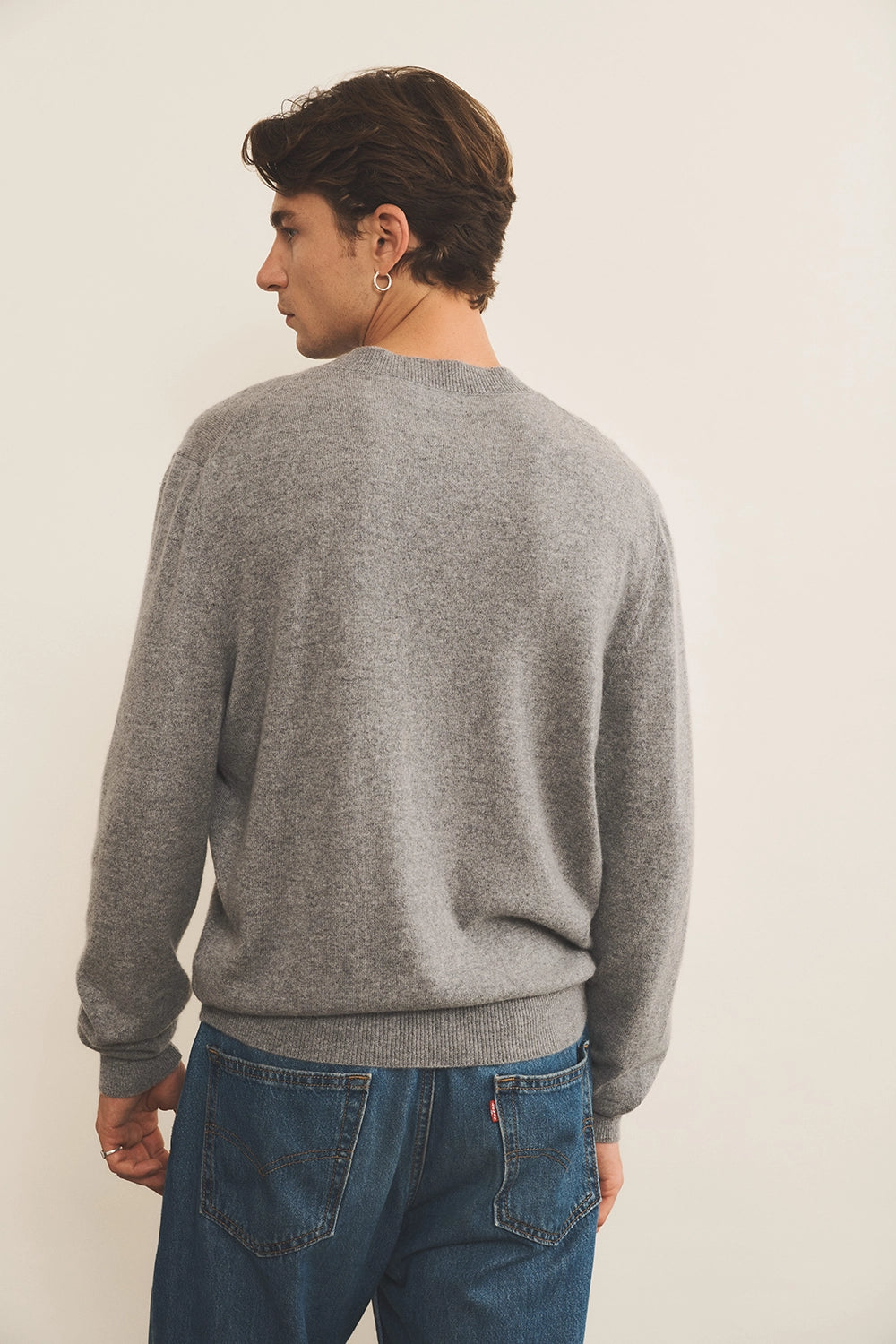 Grey light women cashmere sweater - back view | Harald | Linnea Lund