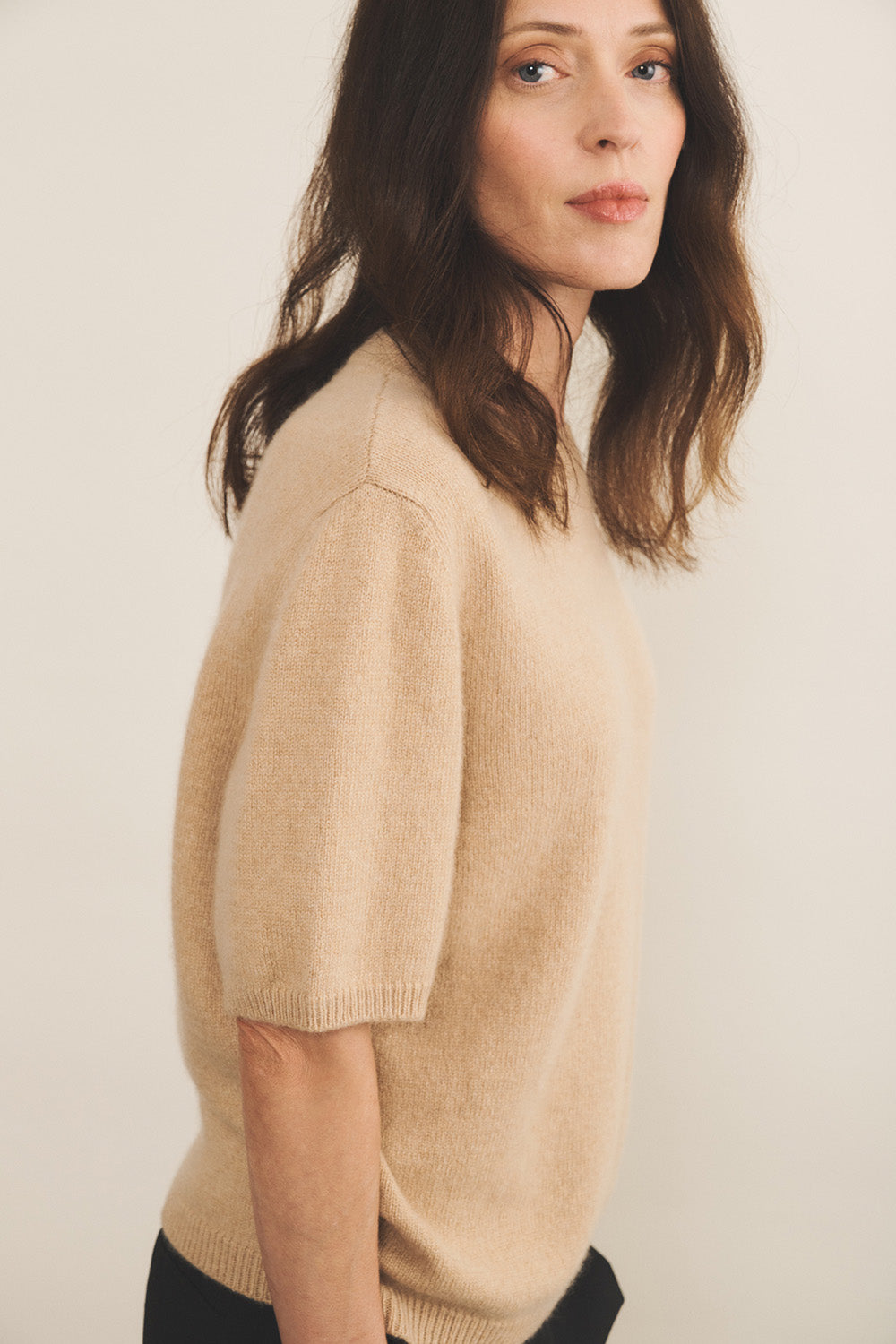Cashmere Tee-Shirt women sand beige - side view | Ingrid | Linnea Lund