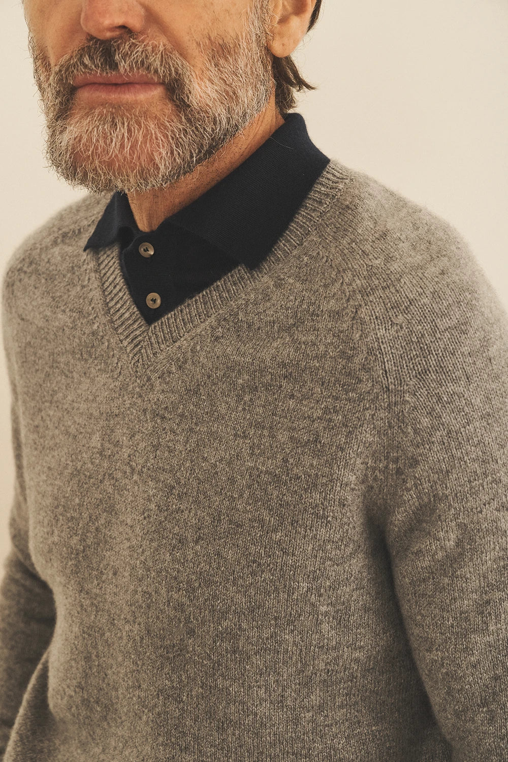Grey men cashmere sweater - focus fabric | Jack | Linnea Lund