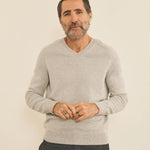 Light grey men cashmere sweater - front view | Edward | Linnea Lund