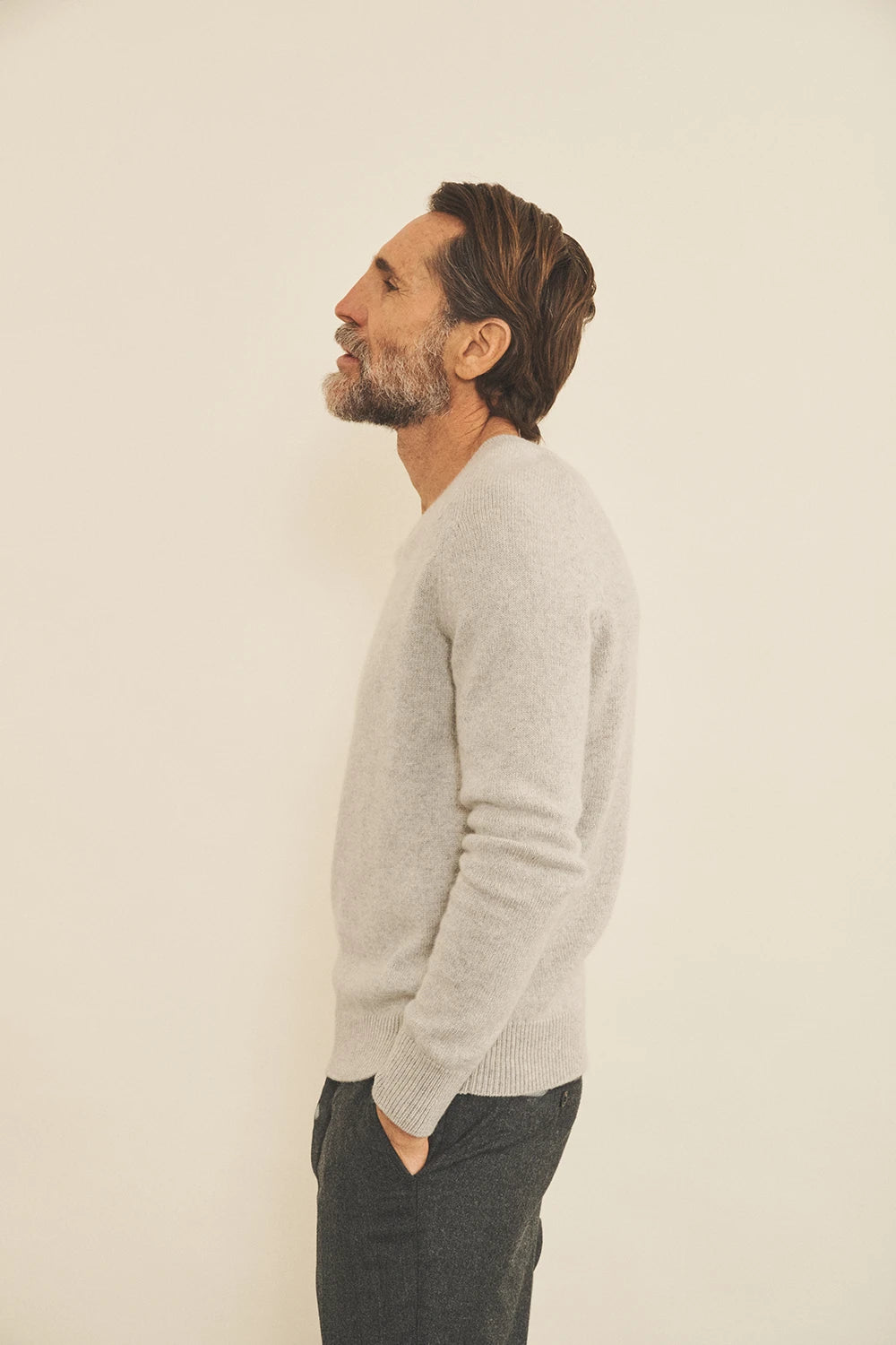 Light grey men cashmere sweater - side view | Edward | Linnea Lund