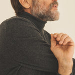 Dark grey men cashmere sweater - focus fabric | Jim | Linnea Lund