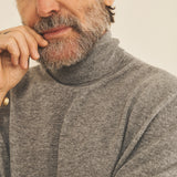 Grey men cashmere sweater - focus fabric| Jim | Linnea Lund