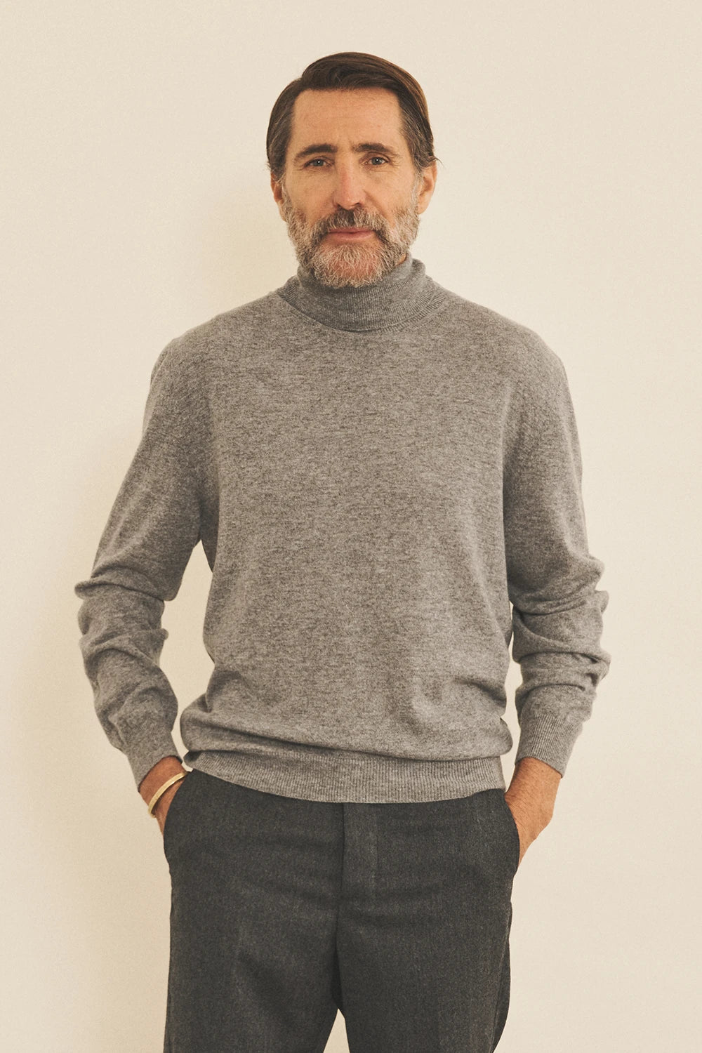 Grey men cashmere sweater - front view | Jim | Linnea Lund