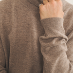 warm grey men cashmere sweater - focus | Jim | Linnea Lund