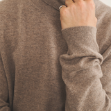 warm grey men cashmere sweater - focus | Jim | Linnea Lund