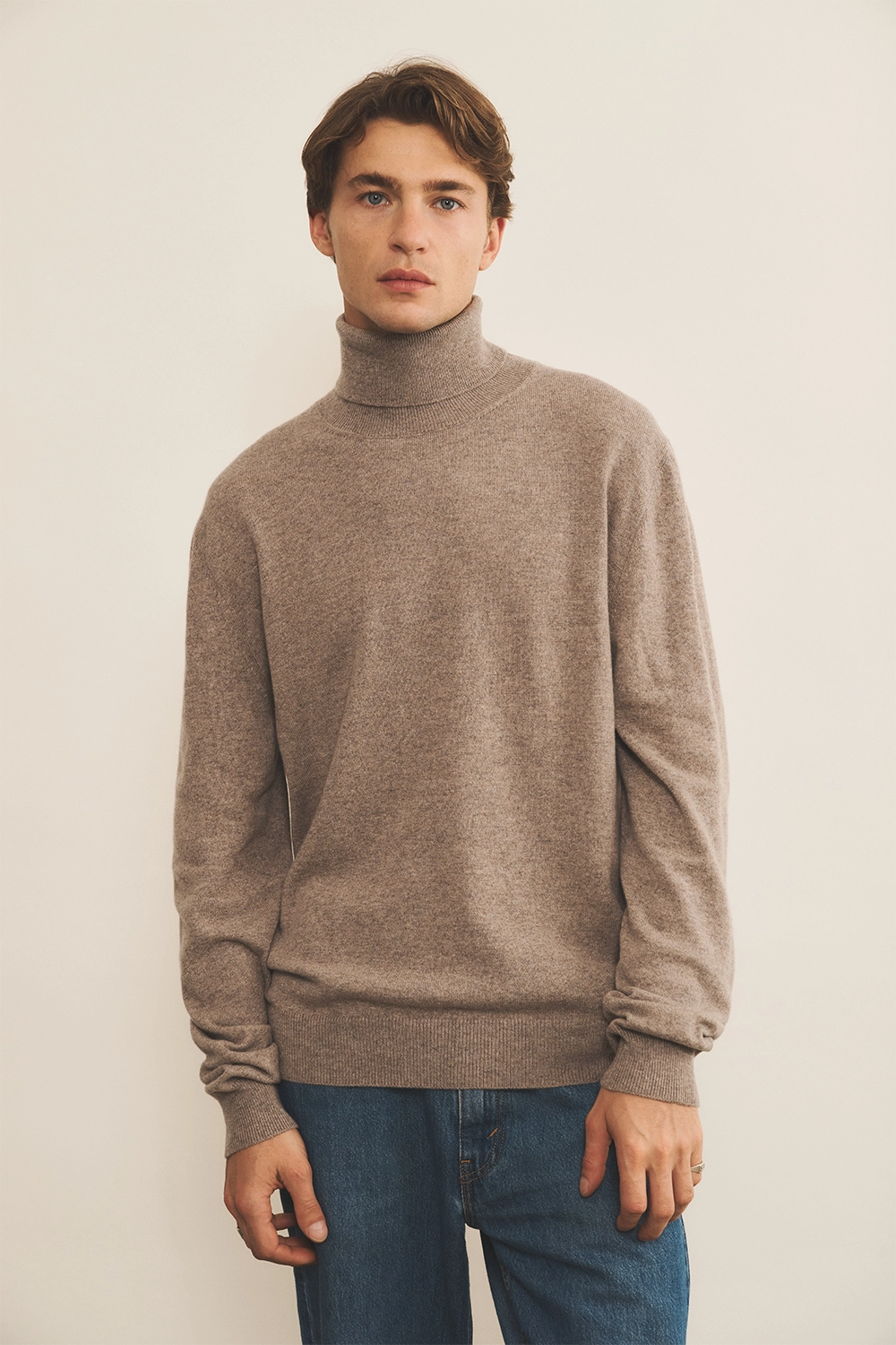 warm grey men cashmere sweater - front view | Jim | Linnea Lund