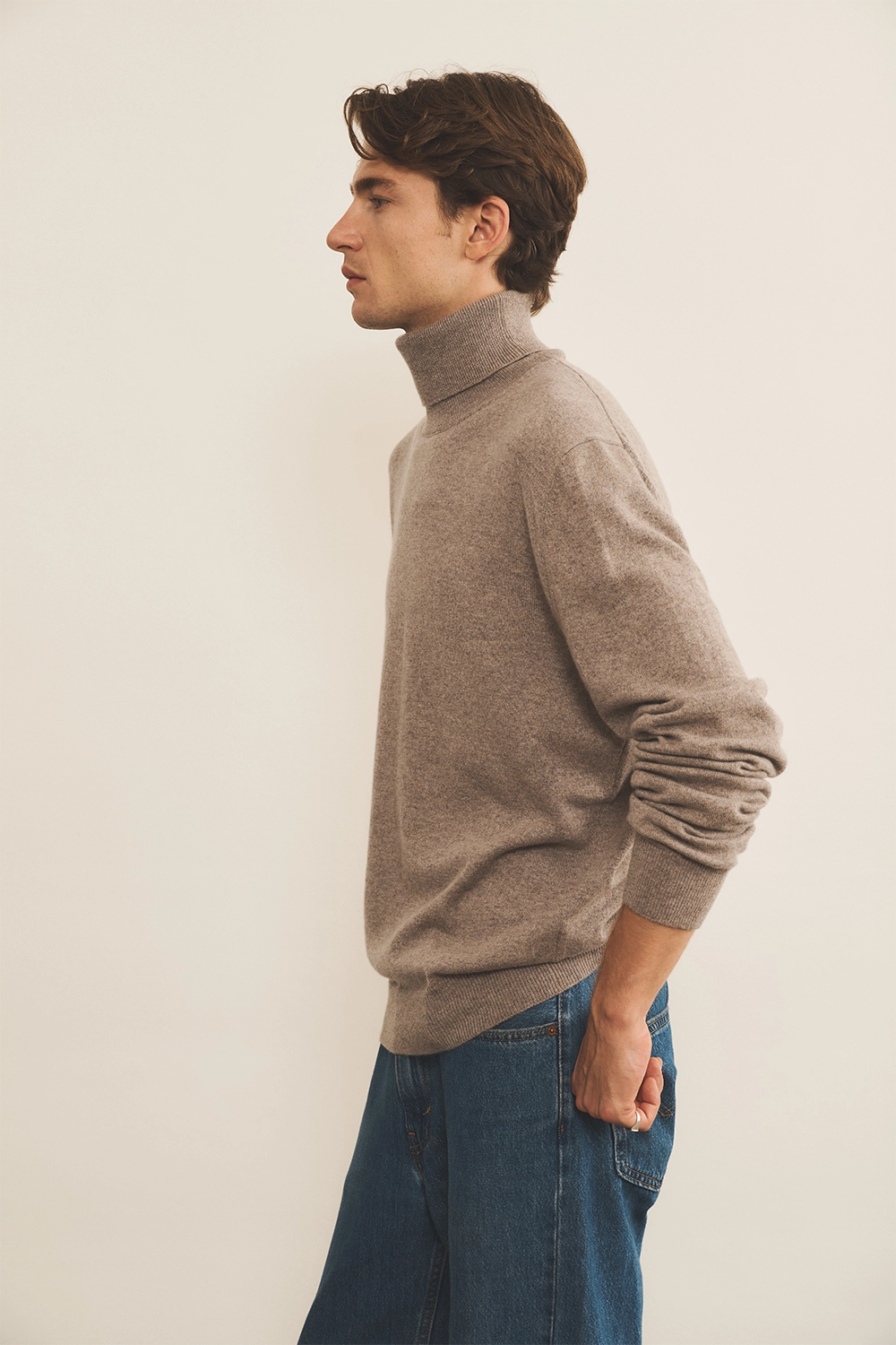 warm grey men cashmere sweater - side view | Jim | Linnea Lund