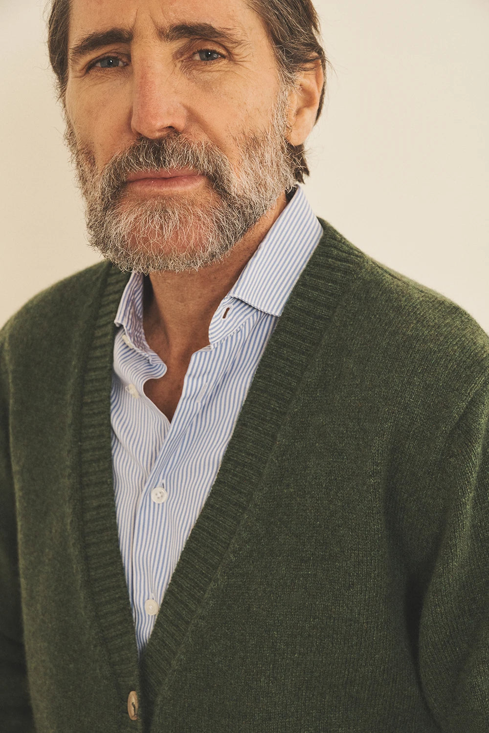 Dark Green men cashmere cardigan - focus fabric | Junior | Linnea Lund