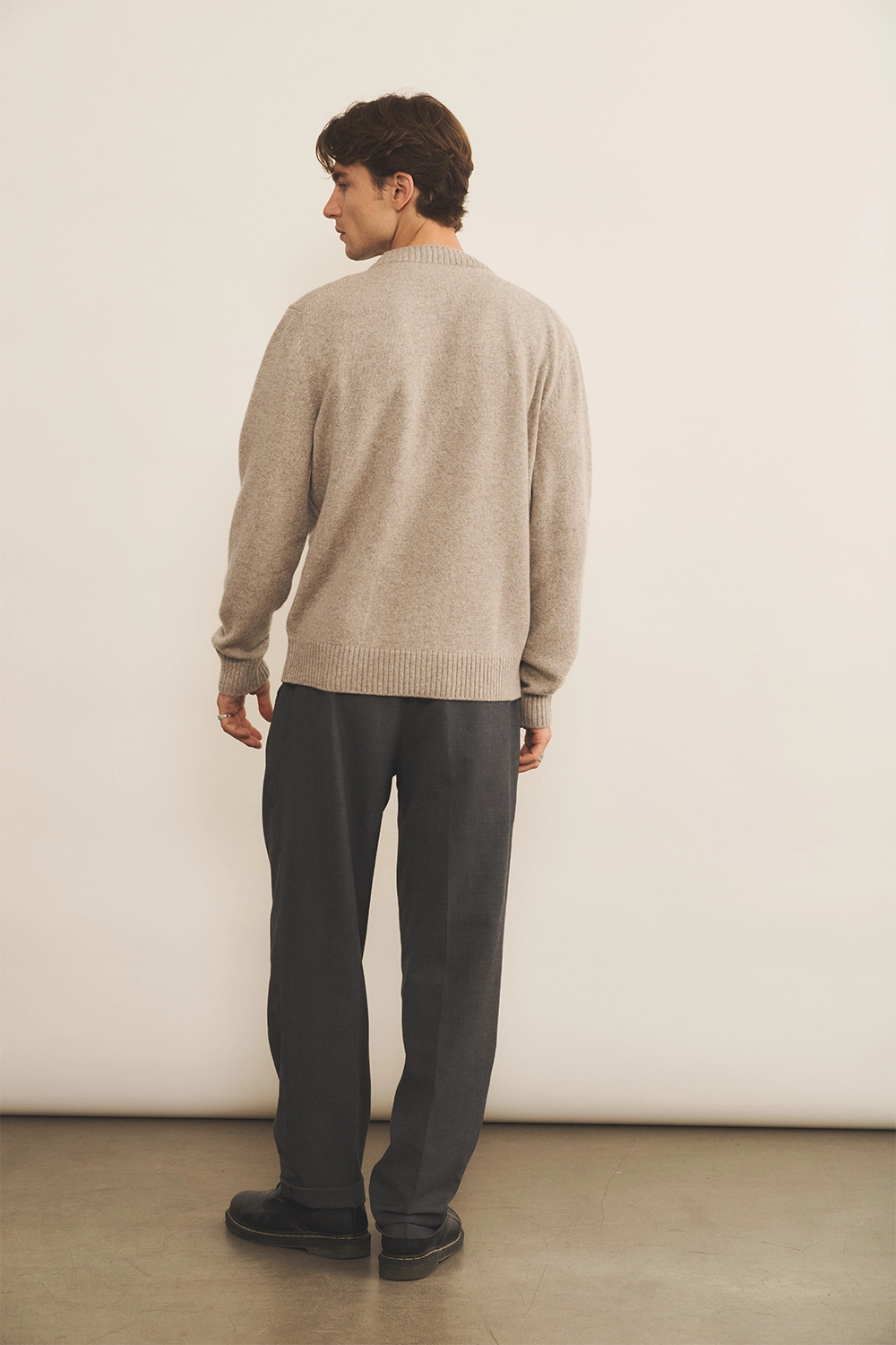Greige cashmere cardigan men - back view | Junior | Linnea Lund