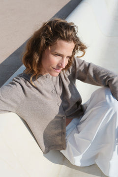 Women lightweight cashmere cardigan light brown | Grace | Linnea Lund