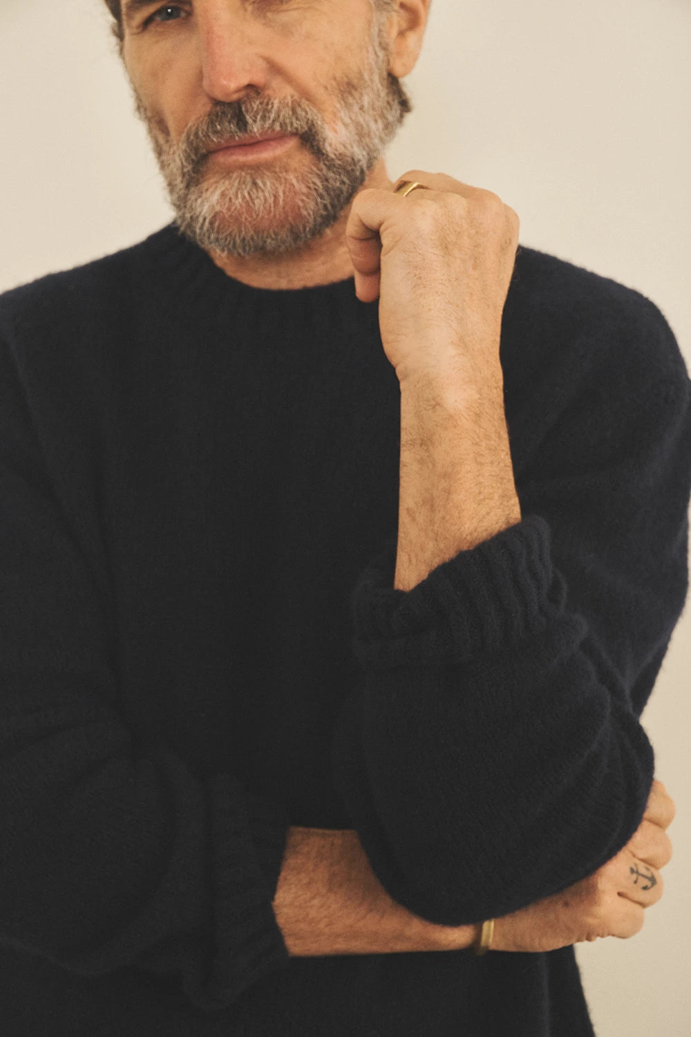 Dark blue men cashmere sweater - focus fabric | Margot | Linnea Lund