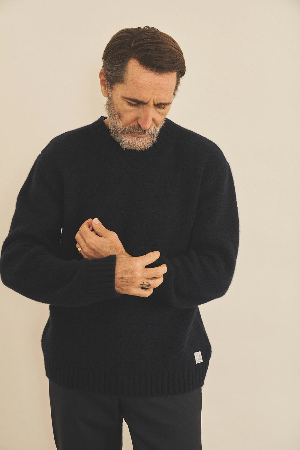 Dark blue men cashmere sweater - front view | Margot | Linnea Lund
