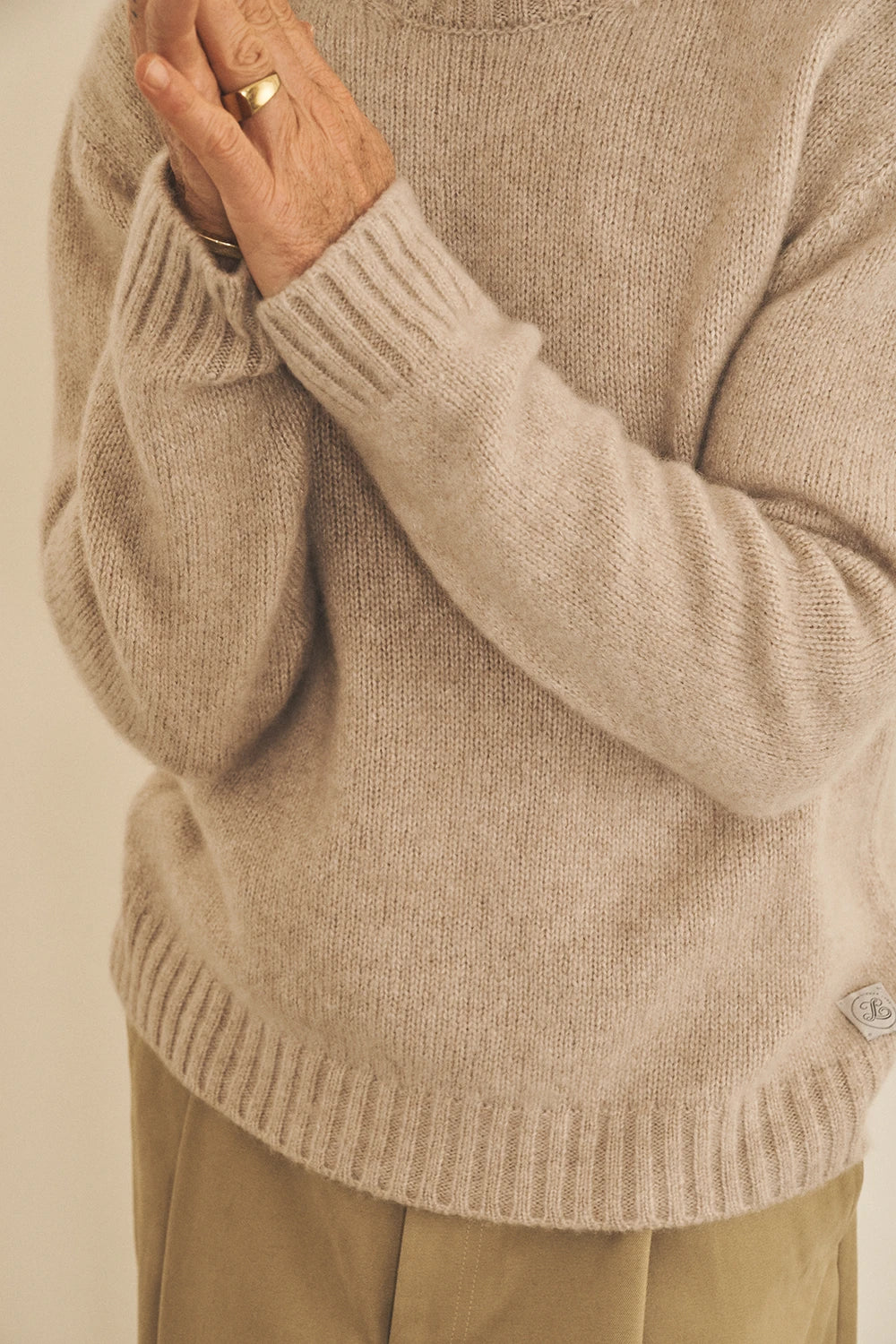Light beige men cashmere sweater - focus fabric | Margot | Linnea Lund