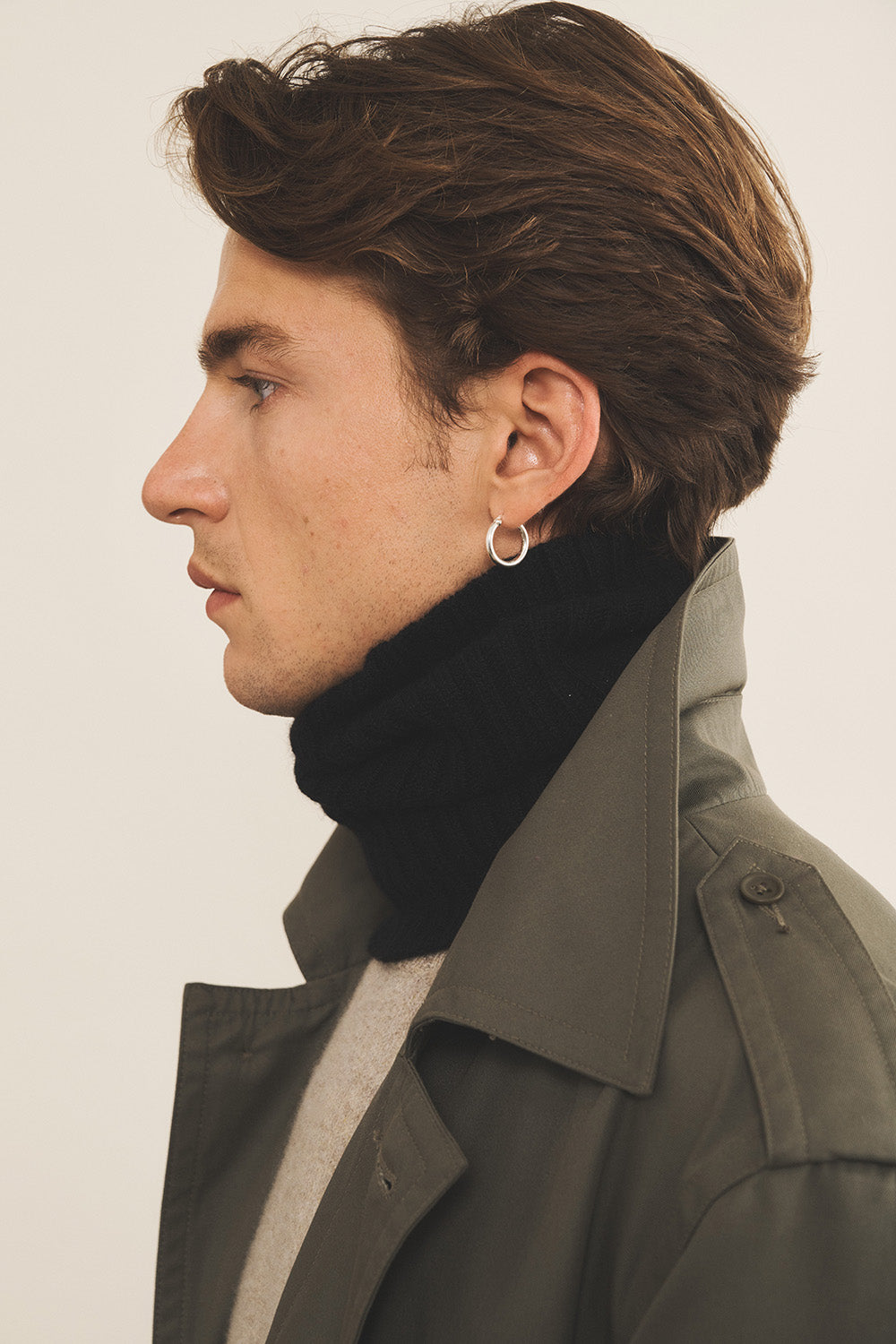 black cashmere collar men - side view | Maya | Linnea Lund