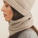 greige cashmere collar women - side | Maya | Linnea Lund