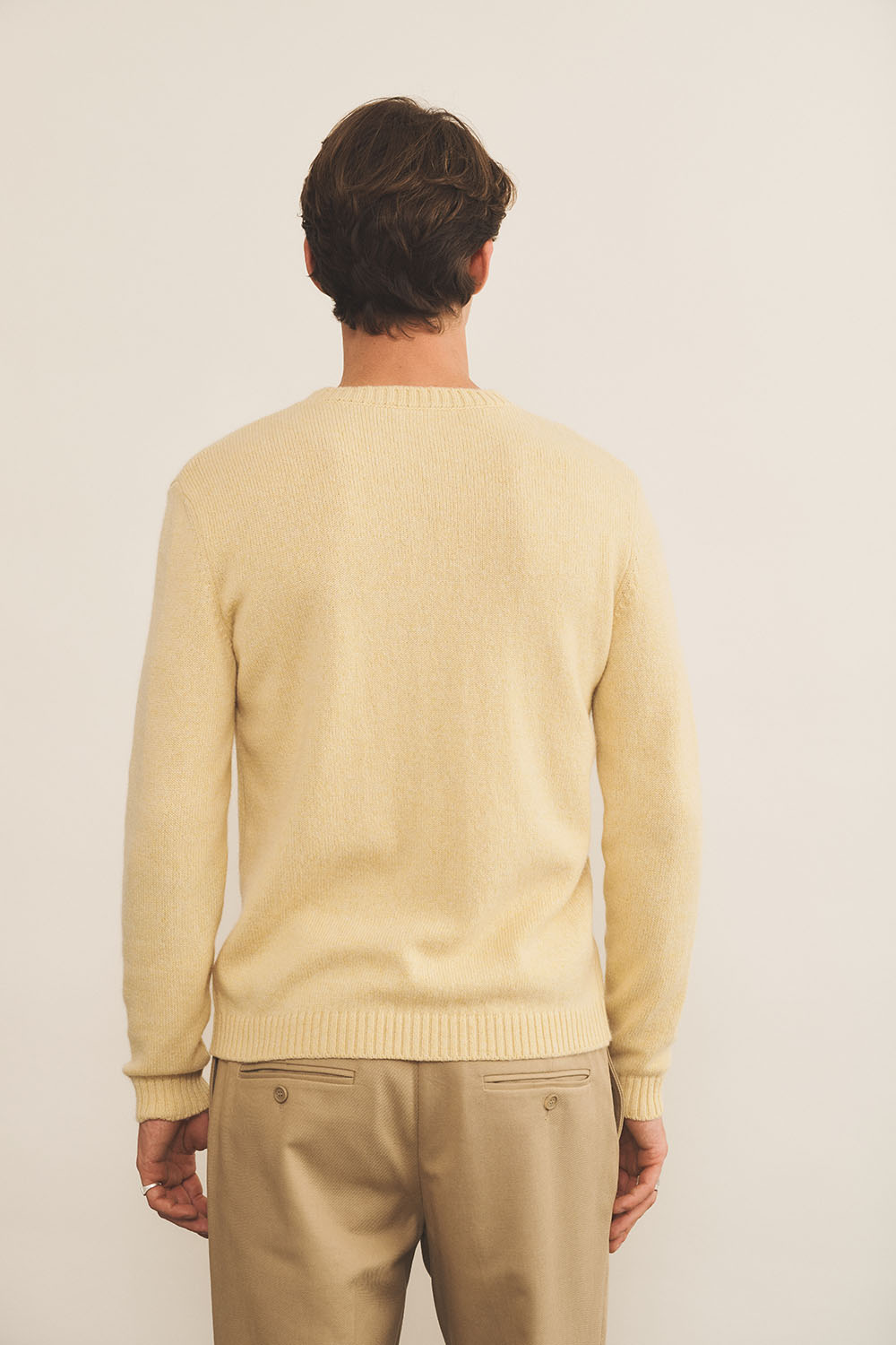 yellow men cashmere sweater - back view | Mimmi | Linnea Lund