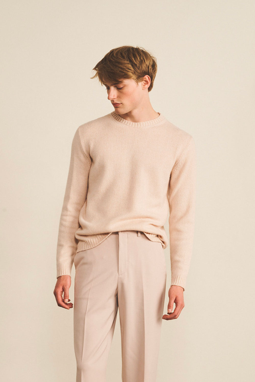 Pink powder men cashmere sweater - front view | Mimmi | Linnea Lund 
