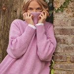 Oversize bubblegum pink cashmere sweater women - focus view | Nina | Linnea Lund