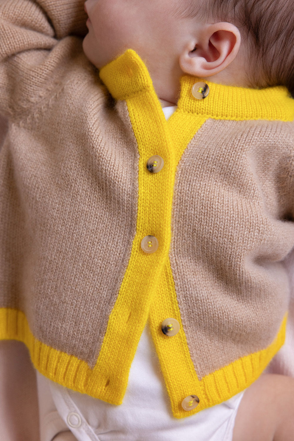 Baby cashmere cardigan camel and yellow, close-up | Phoebe | Linnea Lund