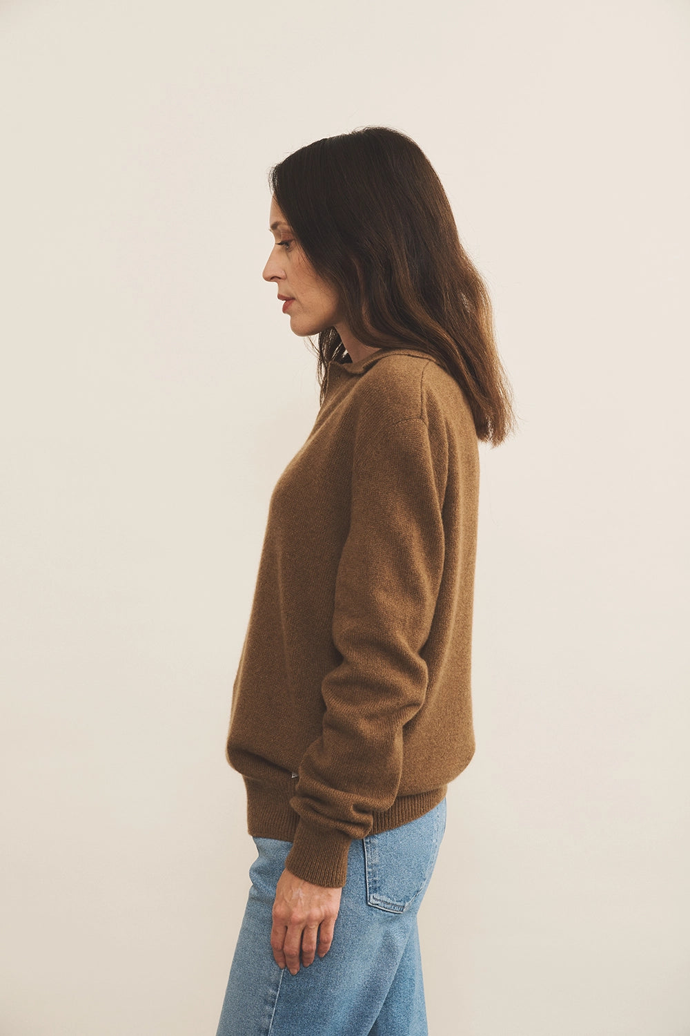 Brown cashmere polo sweater women - side view | Ralph | Linnea Lund