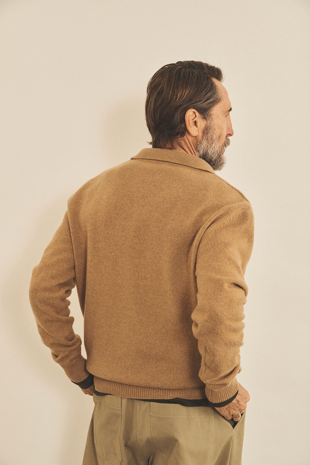 Camel men cashmere sweater - back view | Ralph | Linnea Lund