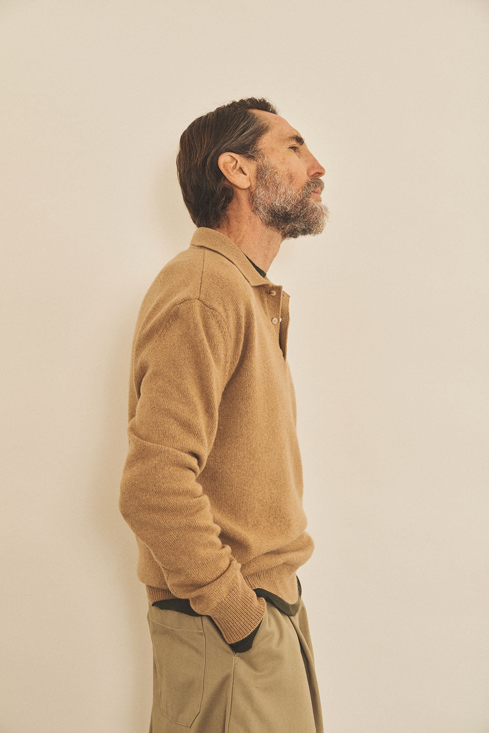 Camel men cashmere sweater - side view | Ralph | Linnea Lund
