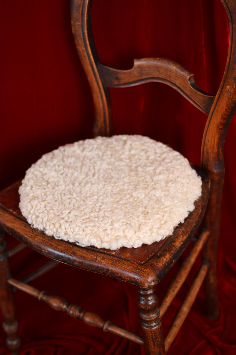 White Round Curly Sheepskin for chair | Linnea Lund 