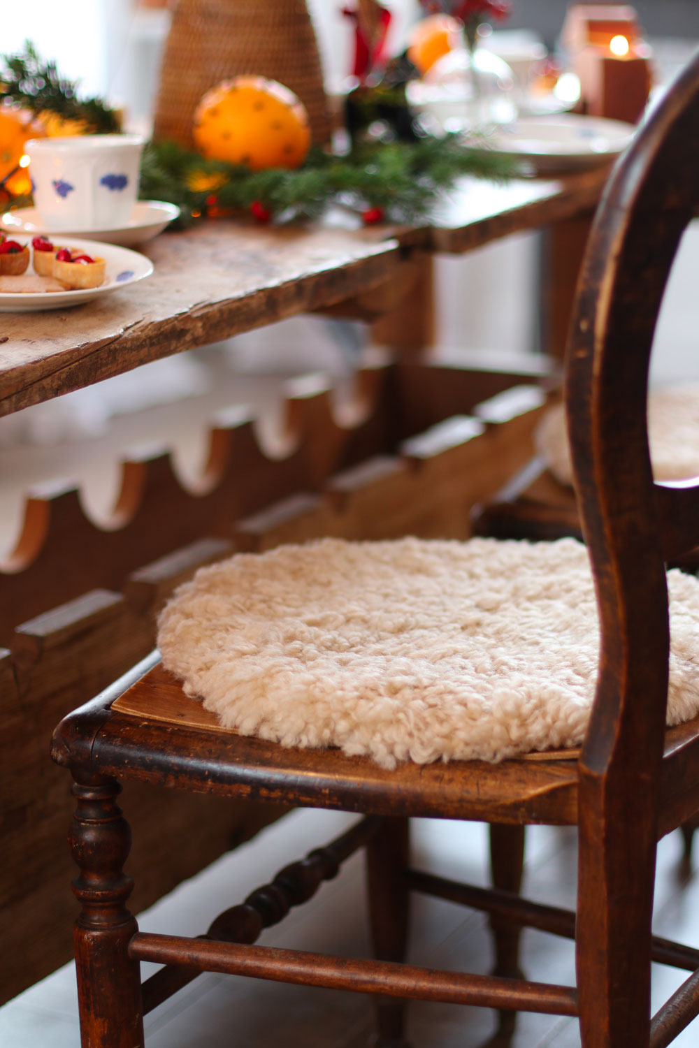 White Round Curly Sheepskin for chair | Linnea Lund 