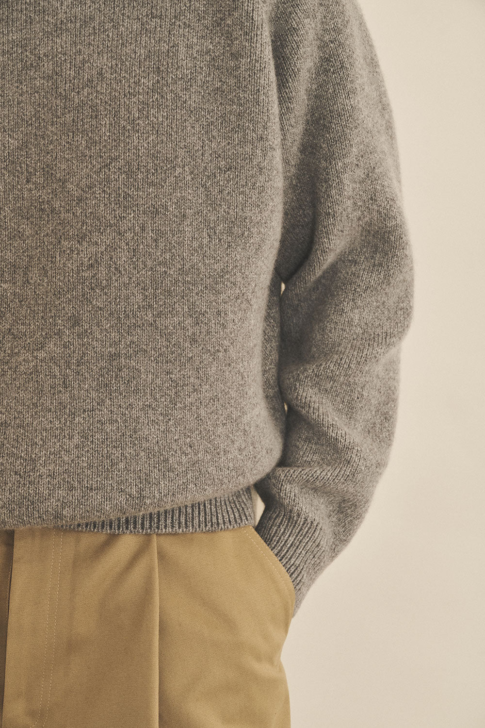 Grey men cashmere sweater - focus fabric | Sergio | Linnea Lund