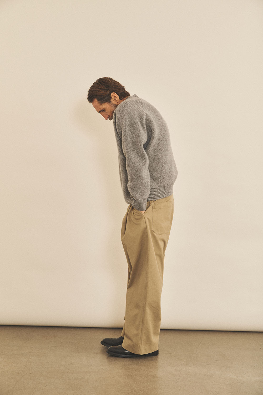 Grey men cashmere sweater - side view | Sergio | Linnea Lund
