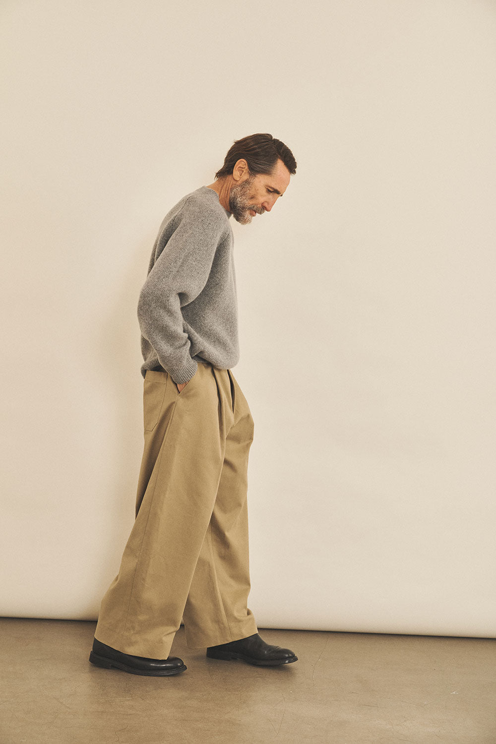 Grey men cashmere sweater - front view right | Sergio | Linnea Lund