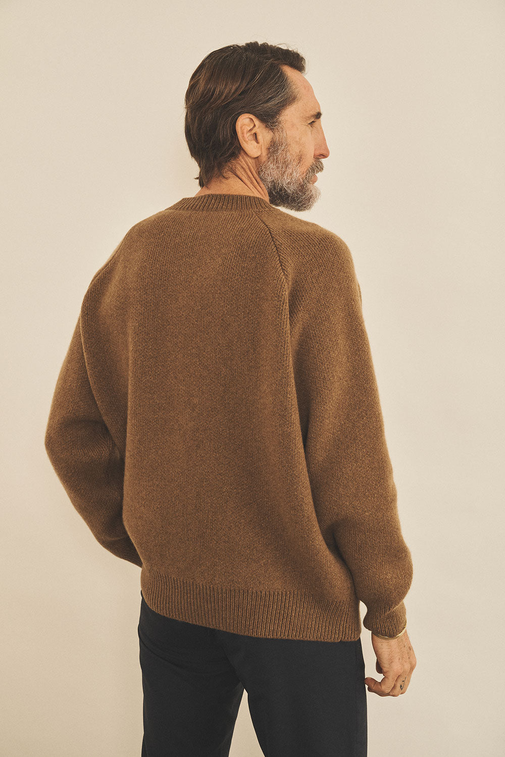 Brown men cashmere sweater - back view | Sergio | Linnea Lund
