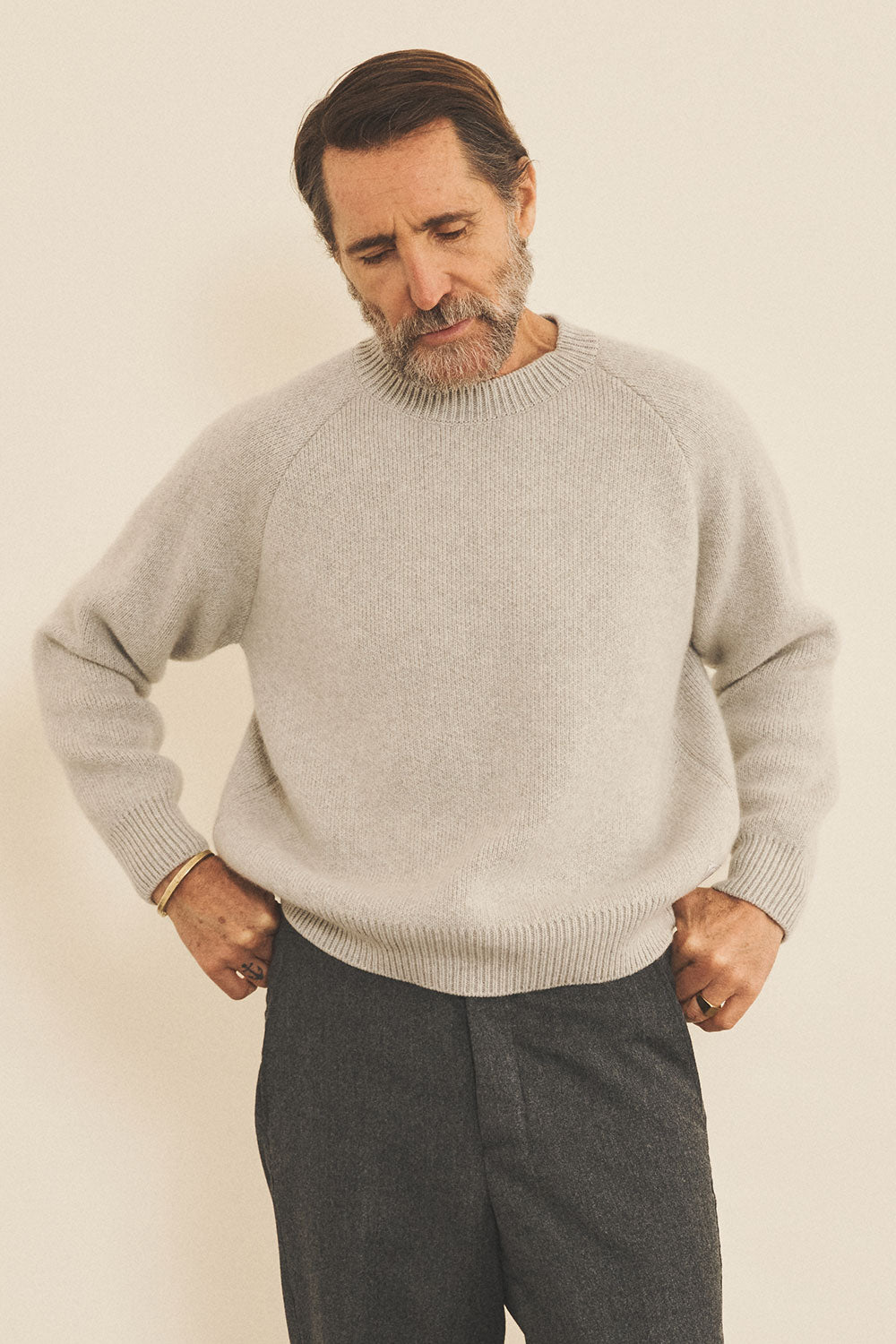Light grey men cashmere sweater - front view | Sergio | Linnea Lund