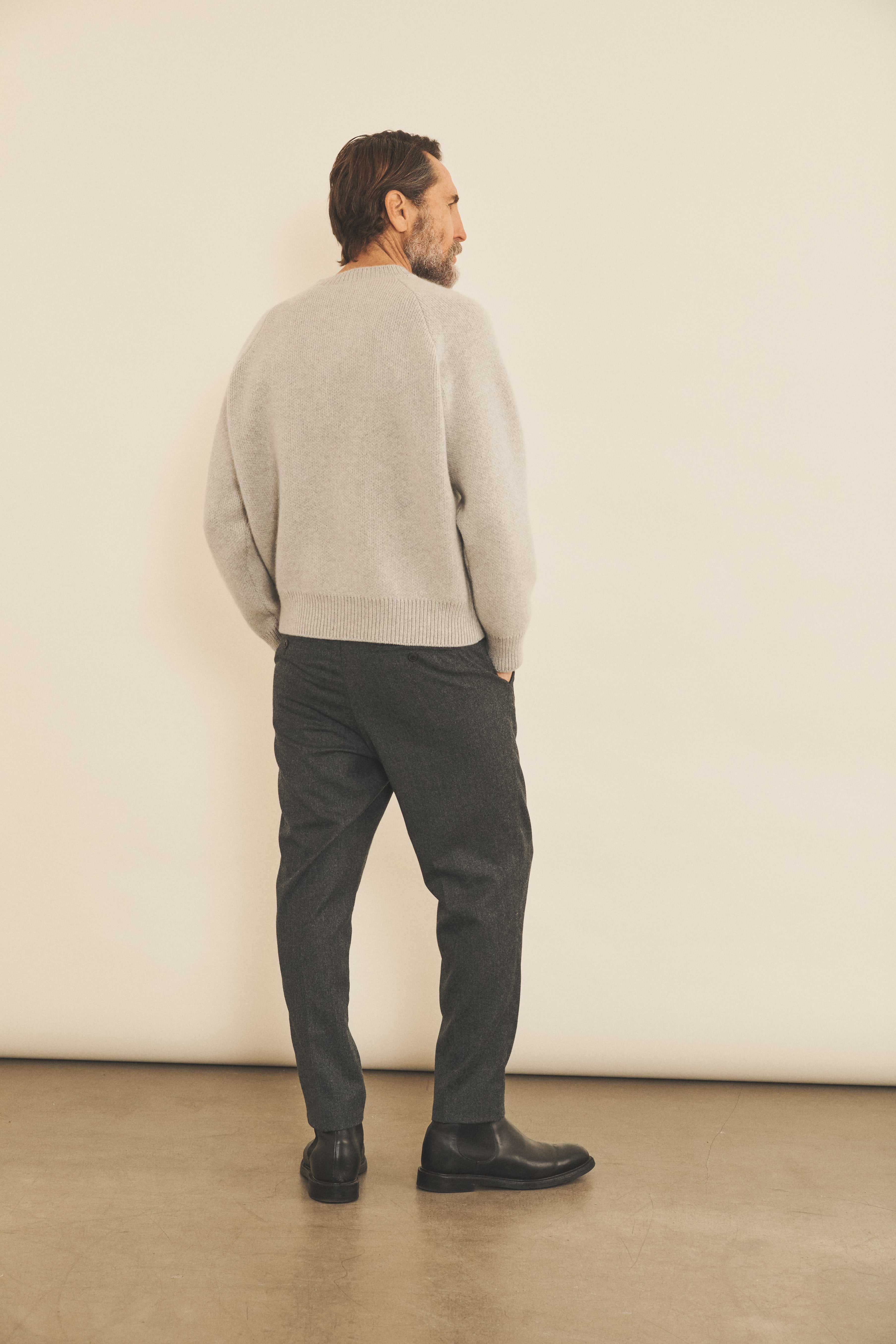 Cashmere sweater men light grey color - back look view | Sergio | Linnea Lund