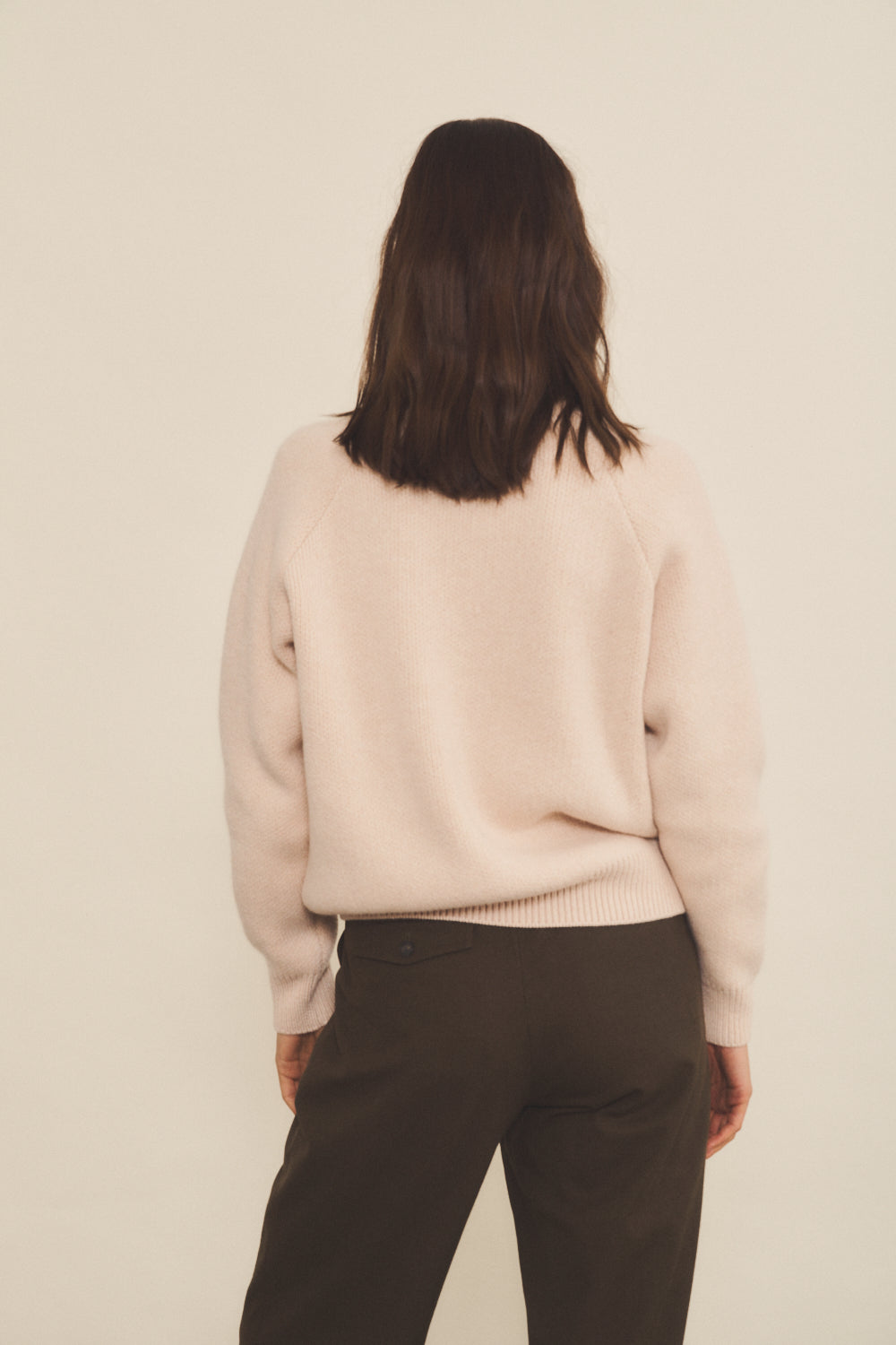 Cashmere sweater women light pink color - back look view | Sergio | Linnea Lund