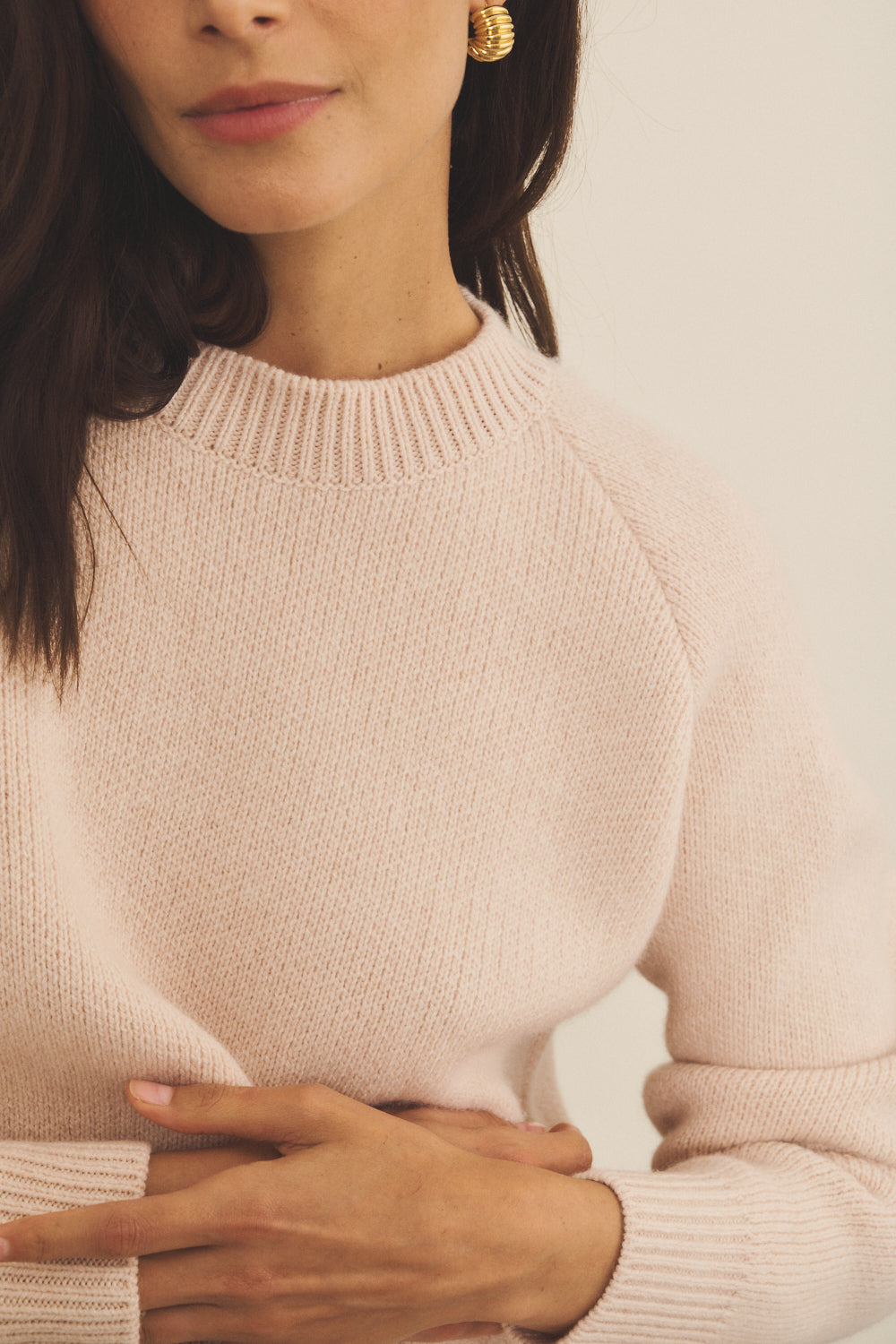 Cashmere sweater women light pink color - focus view | Sergio | Linnea Lund