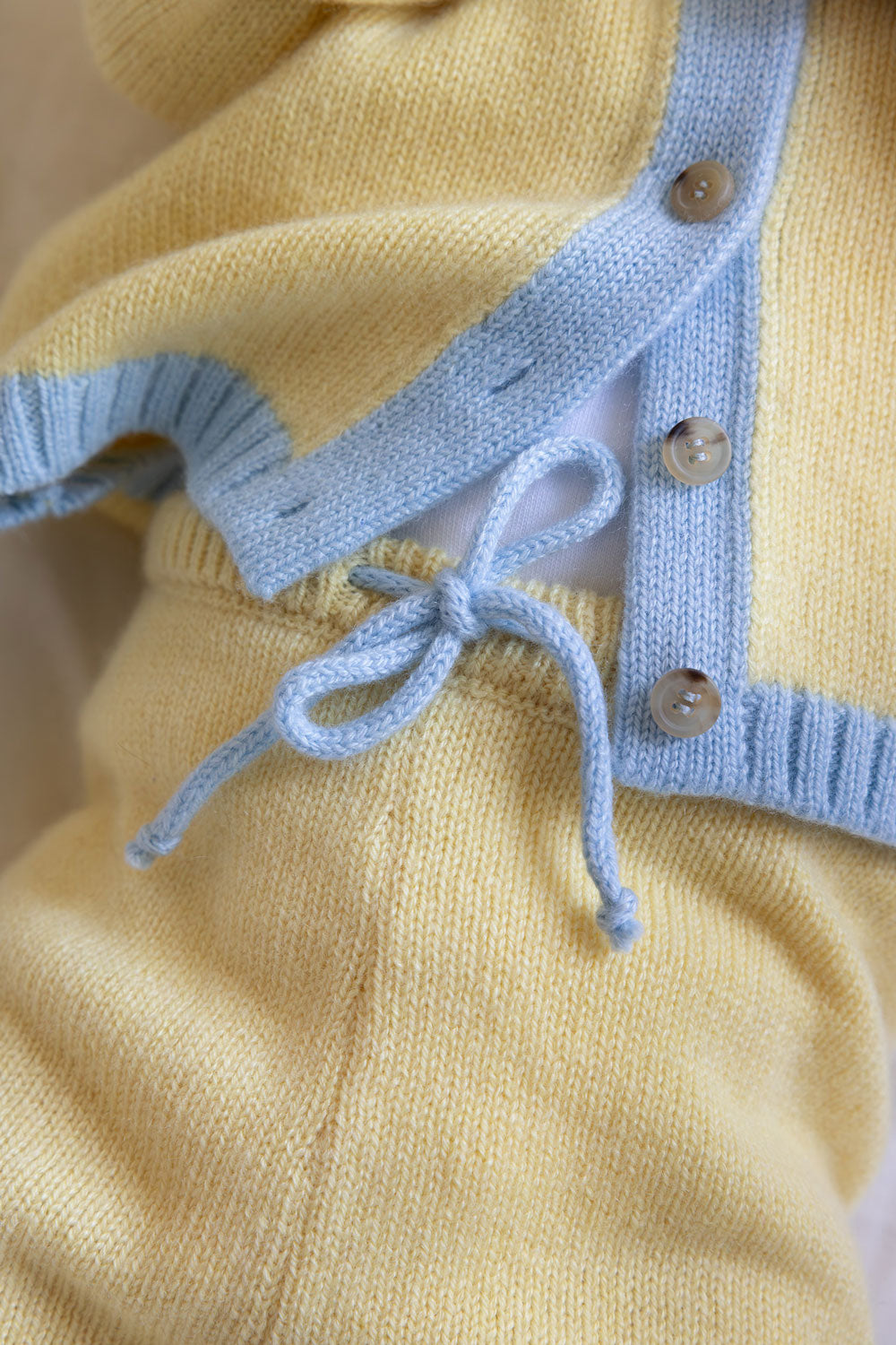 Baby cashmere leggings yellow, close-up | Sienna | Linnea Lund