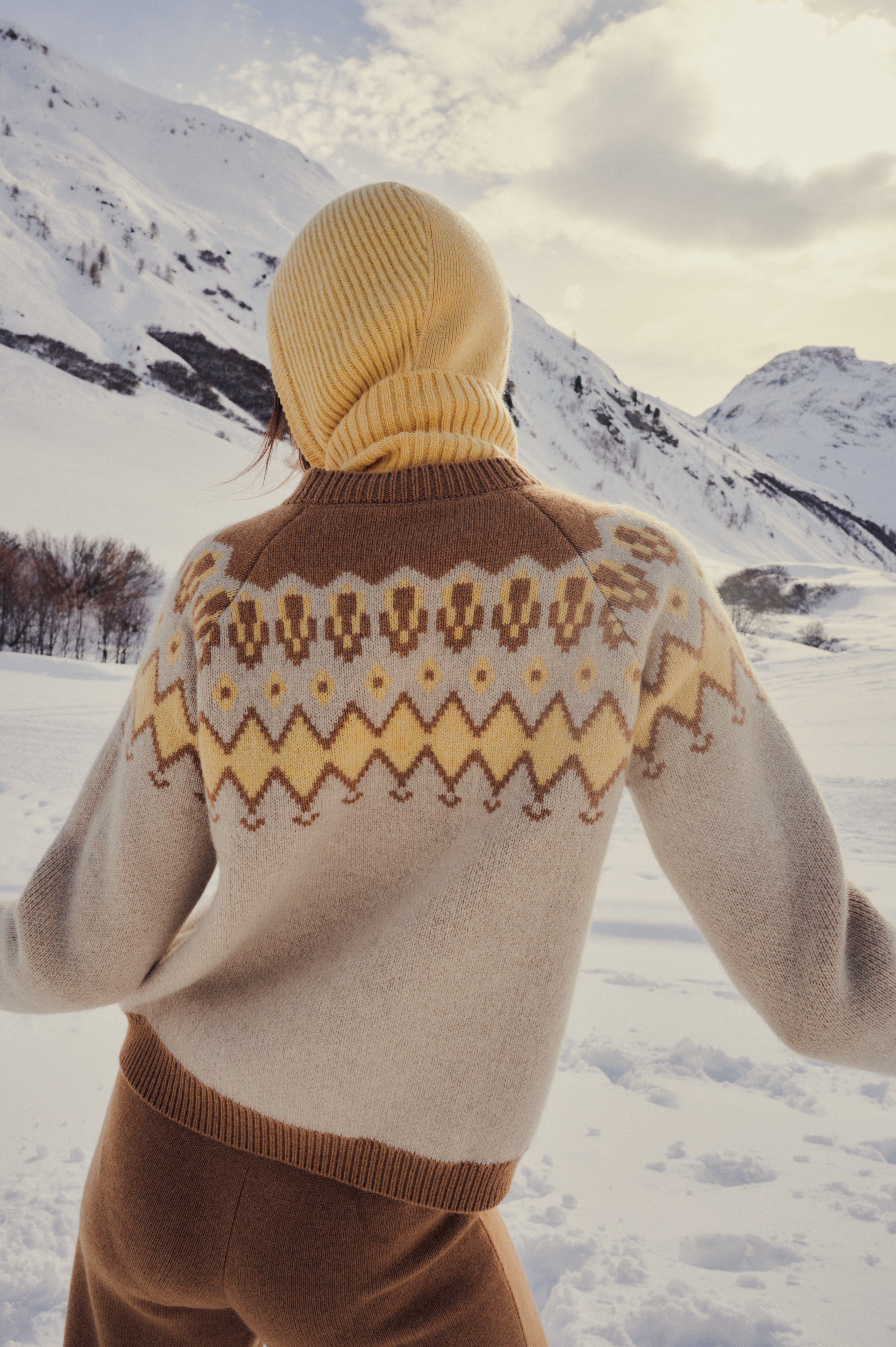 Cashmere Balaclava light yellow - back view | Snöflinga | Linnea Lund