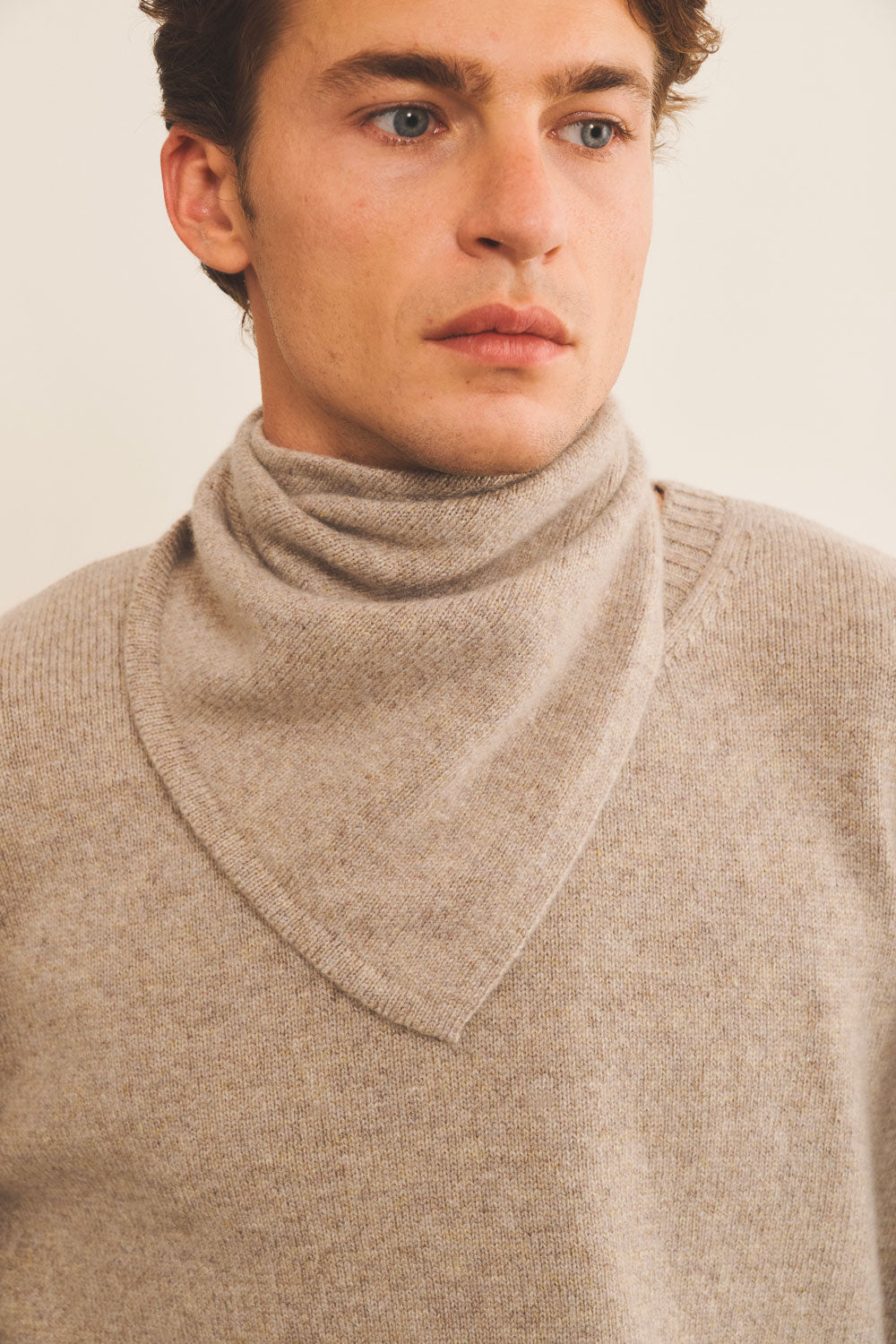 Cashmere bandana men beige - front view | Stella | Linnea Lund
