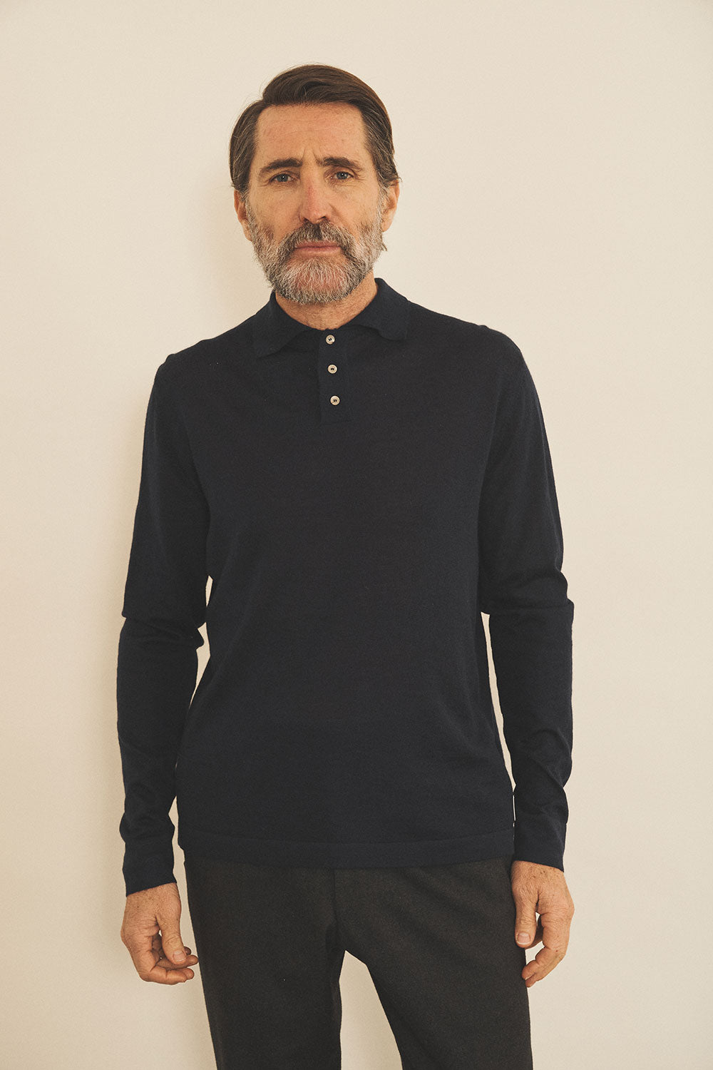 Dark blue men cashmere sweater - front view | Viggo | Linnea Lund