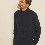 Dark blue men cashmere sweater - side view | Viggo | Linnea Lund