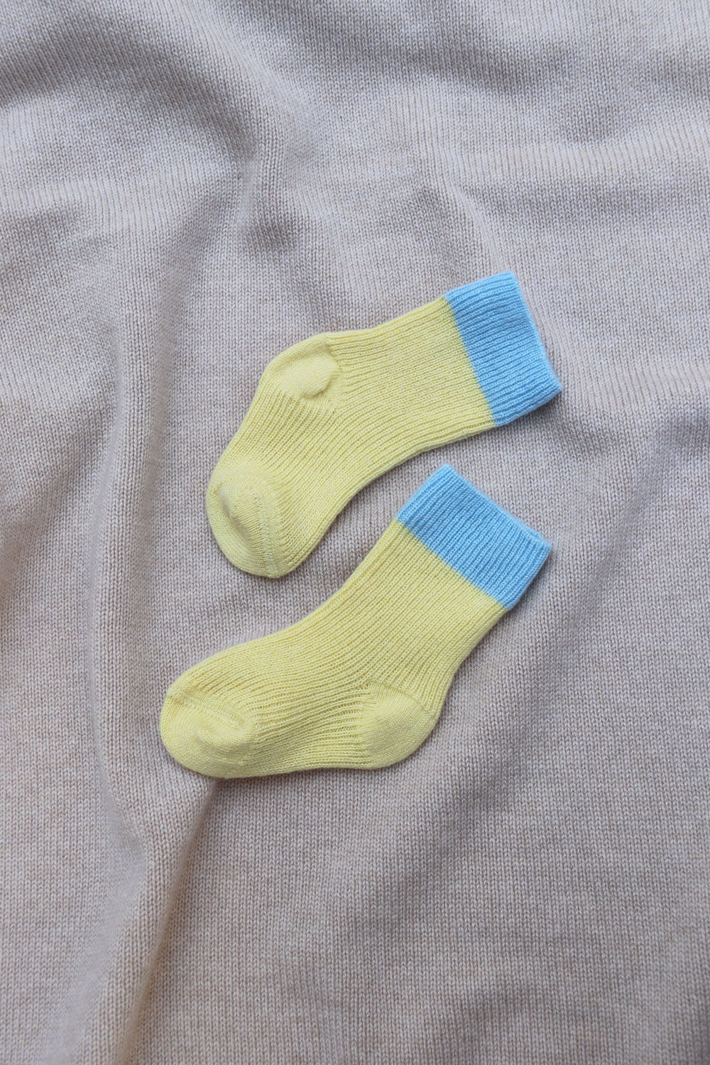 Baby cashmere socks in yellow | Alice | Linnea Lund