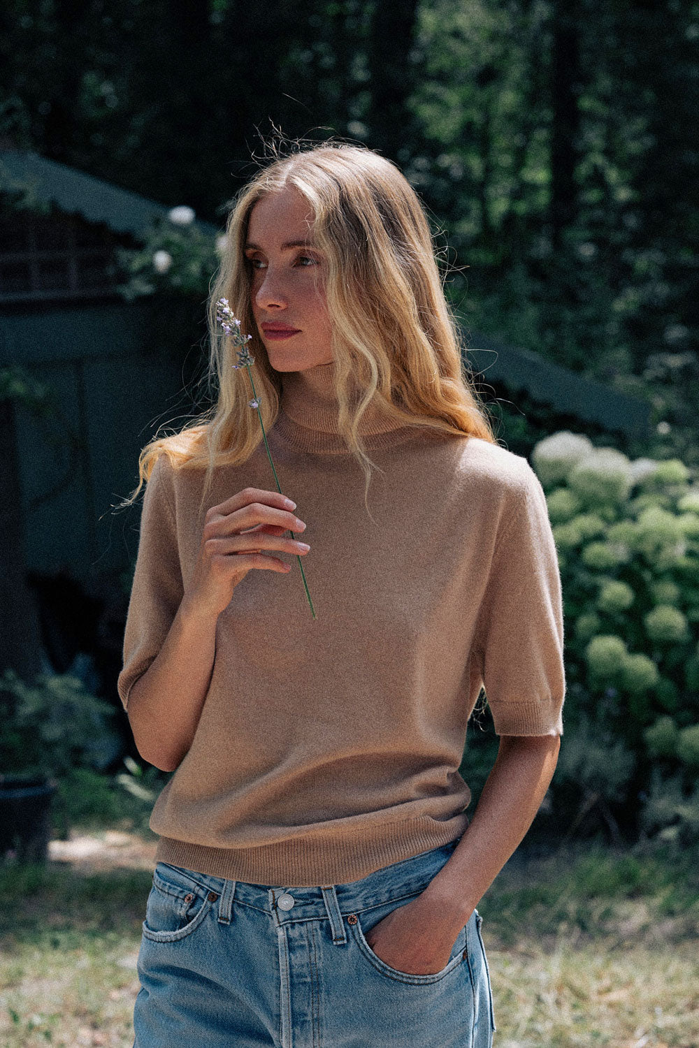 Women turtleneck cashmere t-shirt camel | Alvina | Linnea Lund
