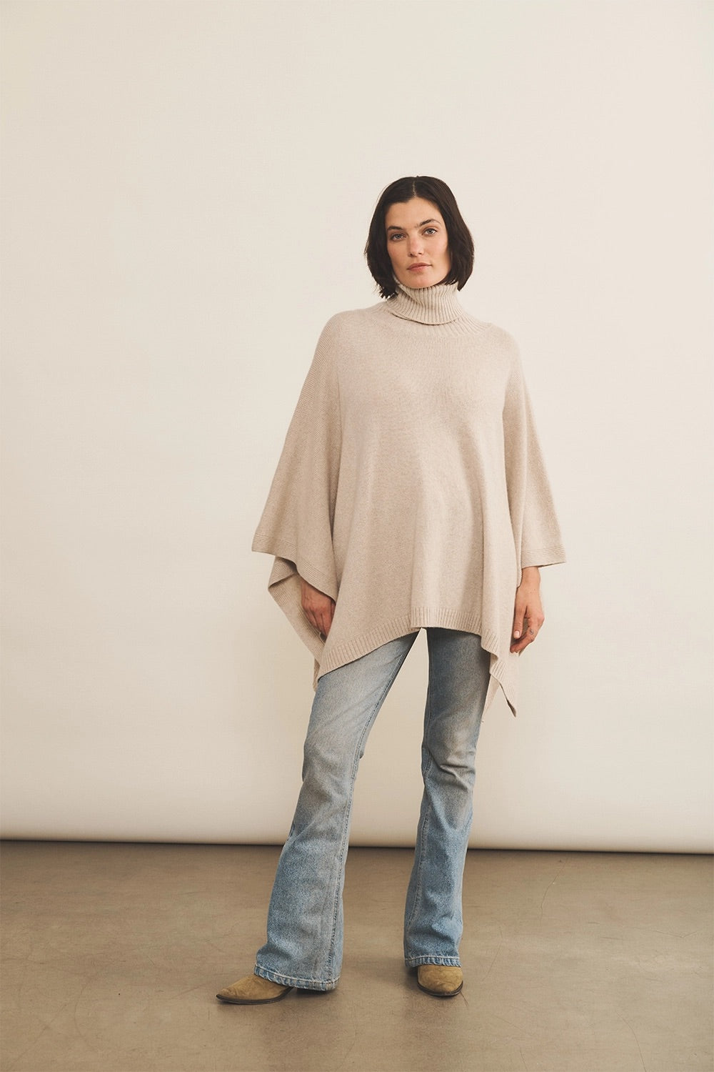 beige cashmere poncho women - front view | Angela | Linnea Lund