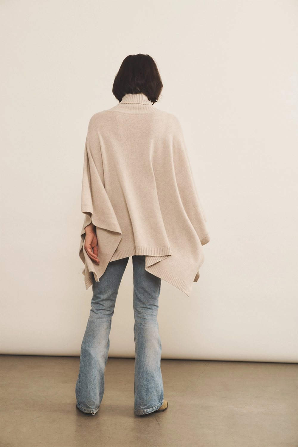 beige cashmere poncho women - back view | Angela | Linnea Lund