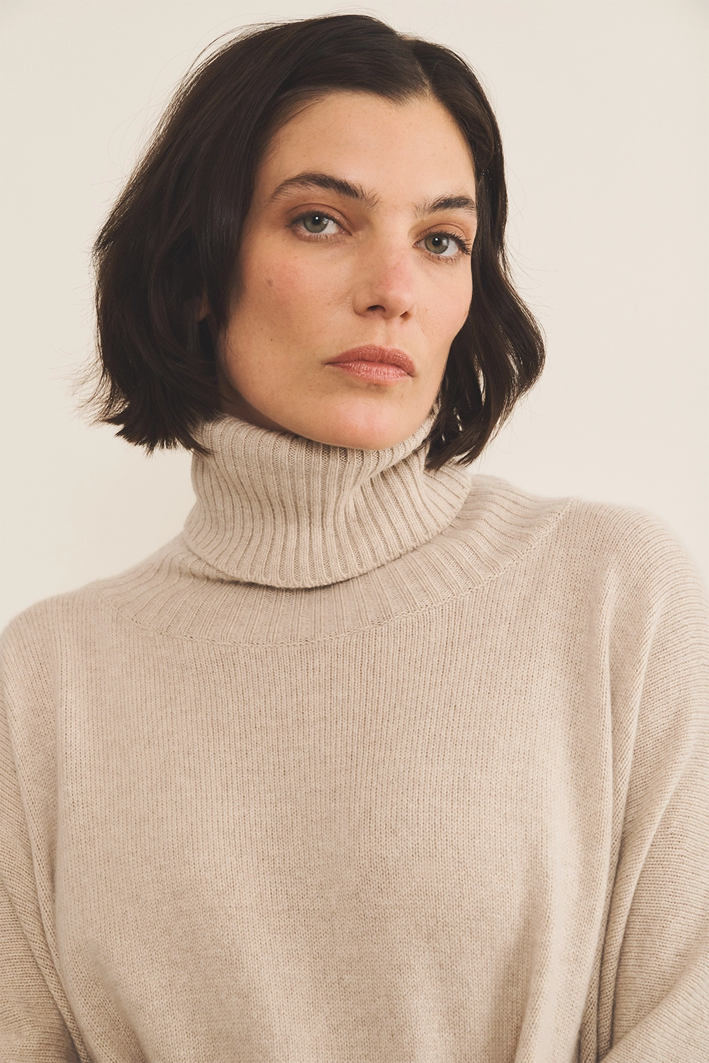 beige cashmere poncho women - focus | Angela | Linnea Lund