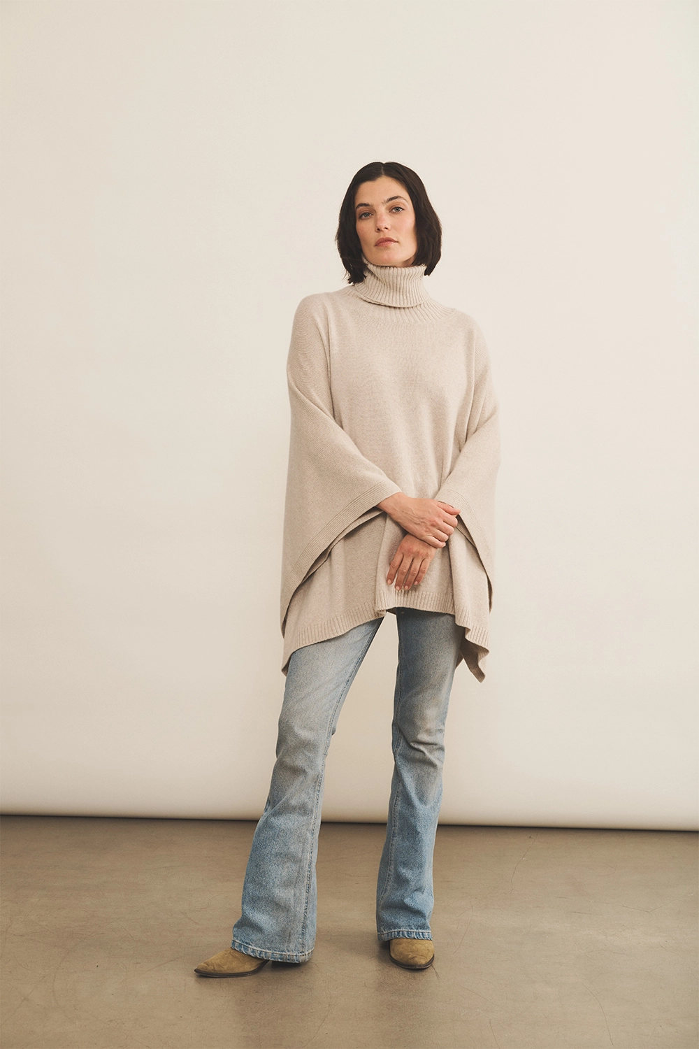 beige cashmere poncho women - look | Angela | Linnea Lund