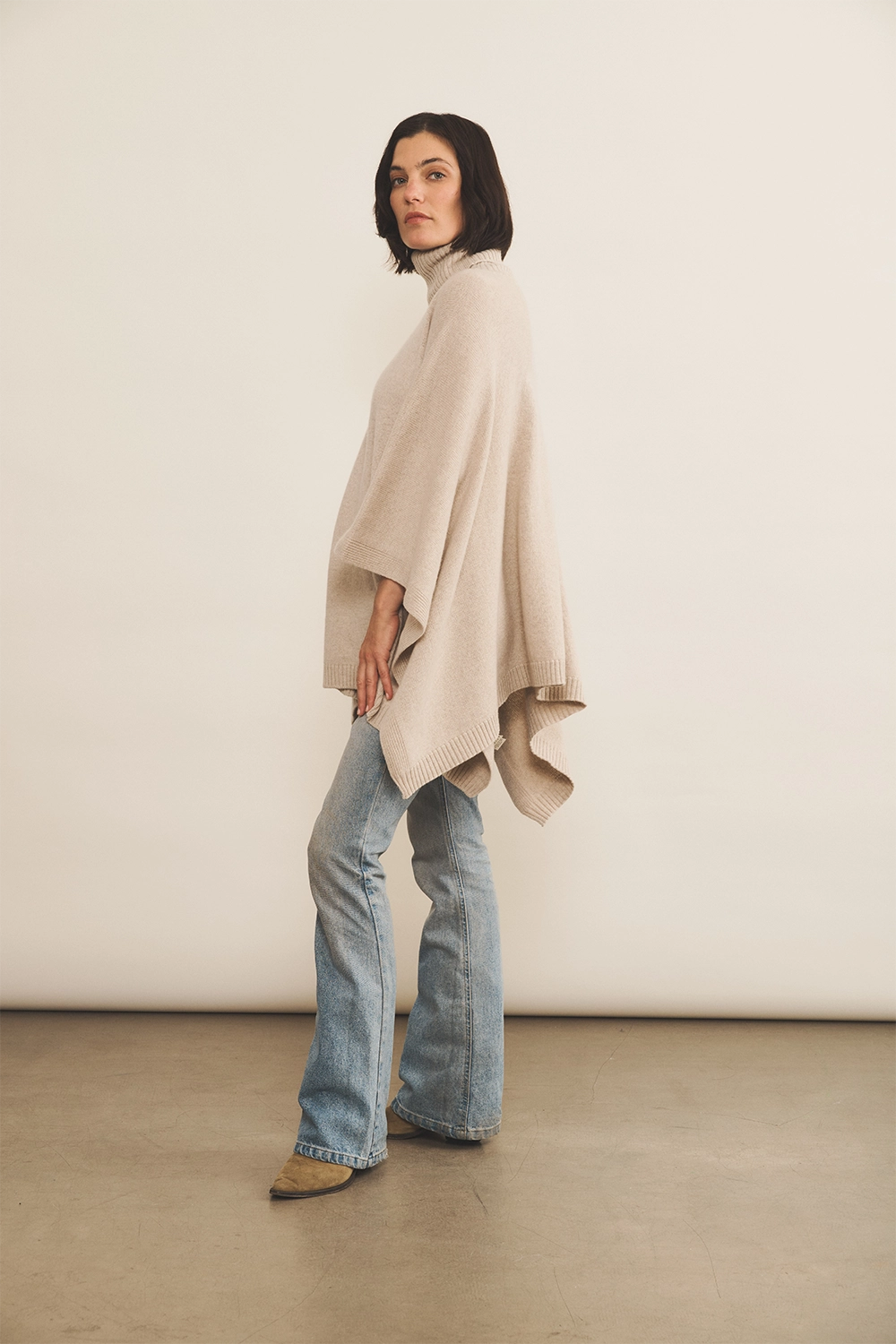 beige cashmere poncho women - side view | Angela | Linnea Lund